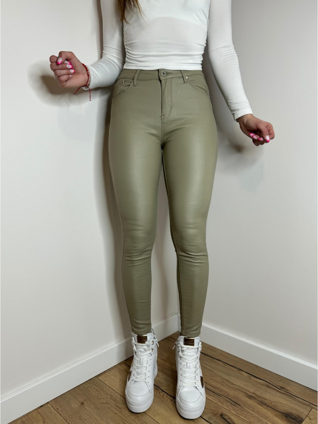 Spodnie z ekoskóry push-up Aria