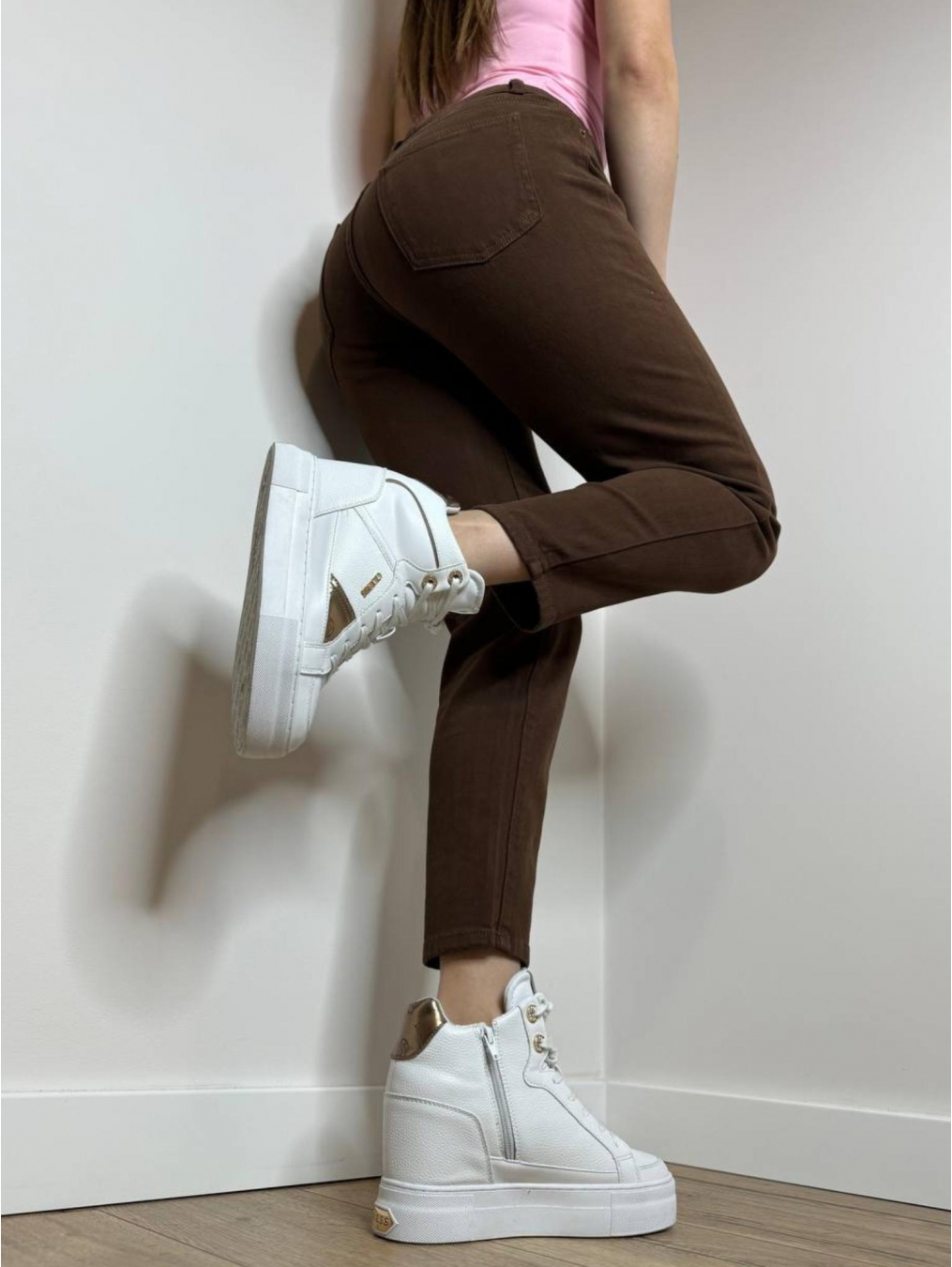 Modne spodnie typu mom fit LX112-B