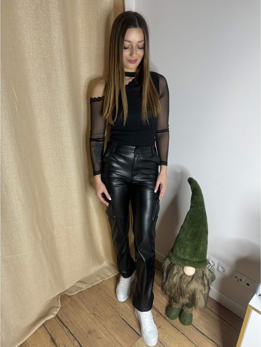 Spodnie z ekoskóry rozszerzana nogawka LX131