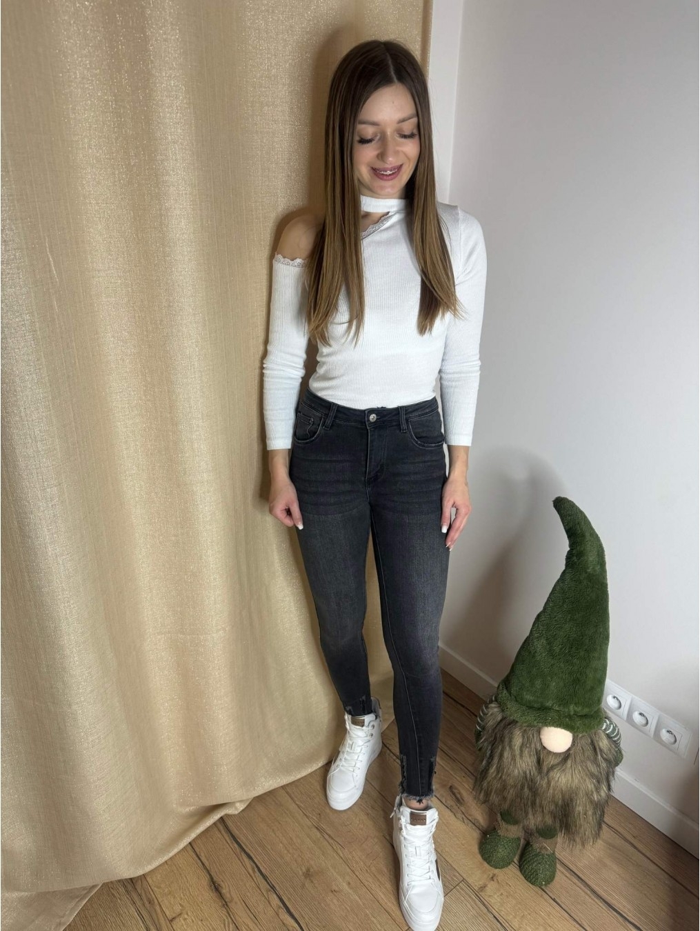 Jeansy push-up z przetarciami LX137