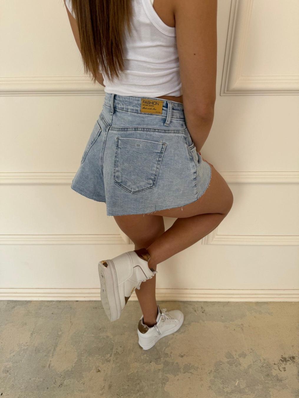 Jeansowe spodenki z rozszerzaną nogawką TX112